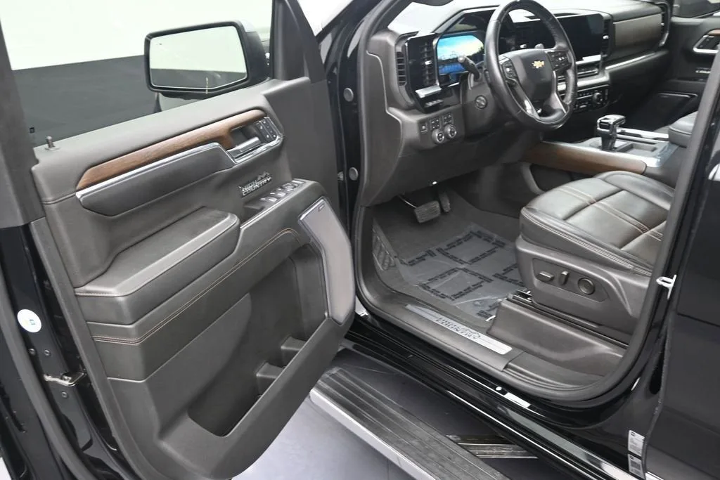 2024 Chevrolet Silverado 1500 High Country photo 10