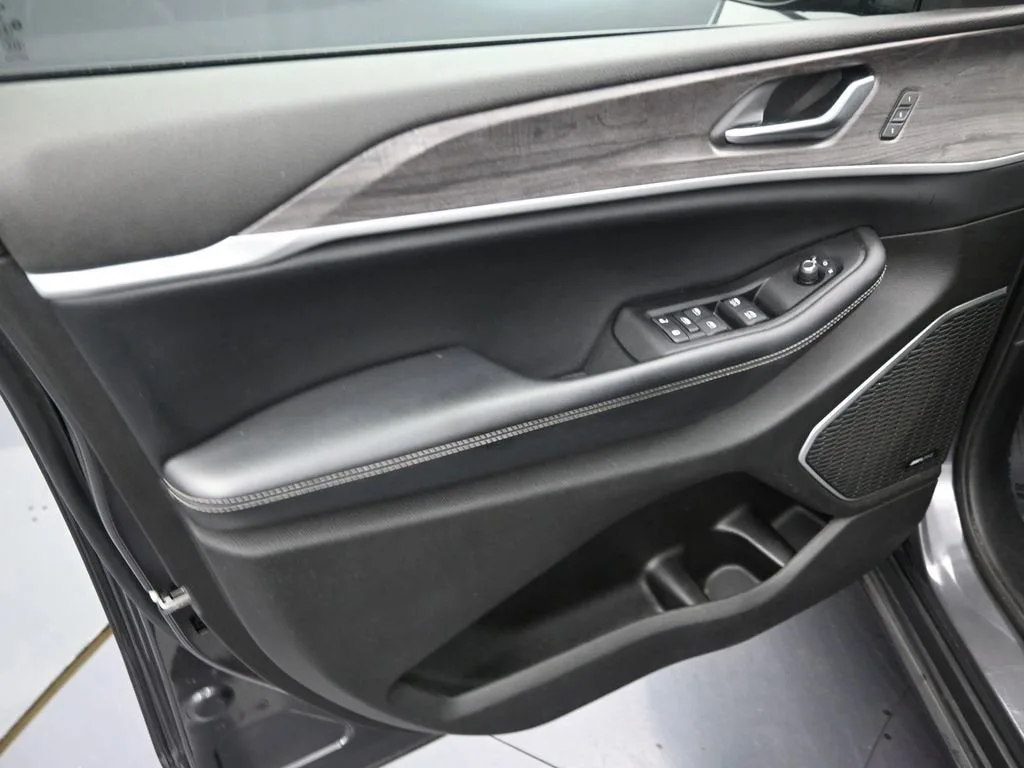2023 Jeep Grand Cherokee Limited 4x2 photo 10