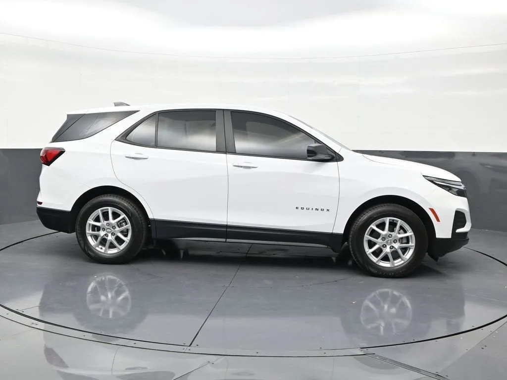2024 Chevrolet Equinox LS photo 6