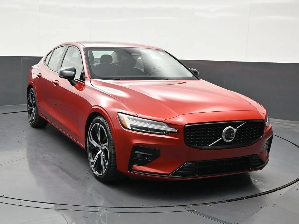 2023 Volvo S60 B5 Core Dark Theme photo 8
