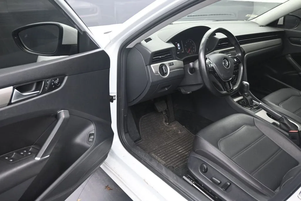 2020 Volkswagen Passat 2.0T SE photo 10
