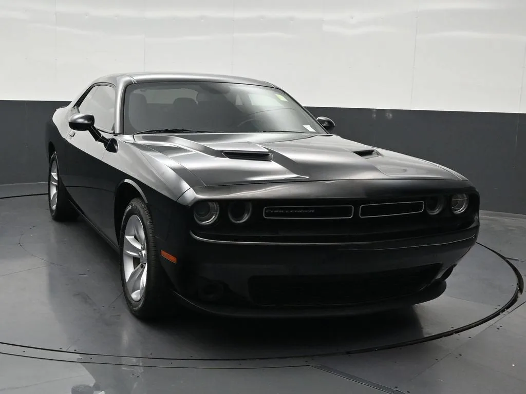 2023 Dodge Challenger SXT photo 8