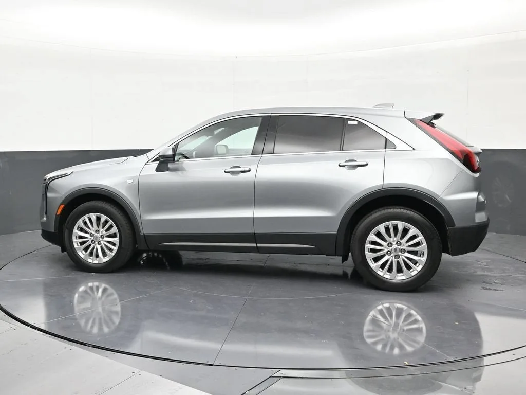 2024 Cadillac XT4 Luxury photo 2