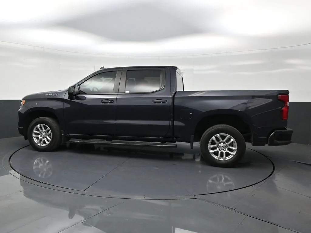 2024 Chevrolet Silverado 1500 RST photo 2