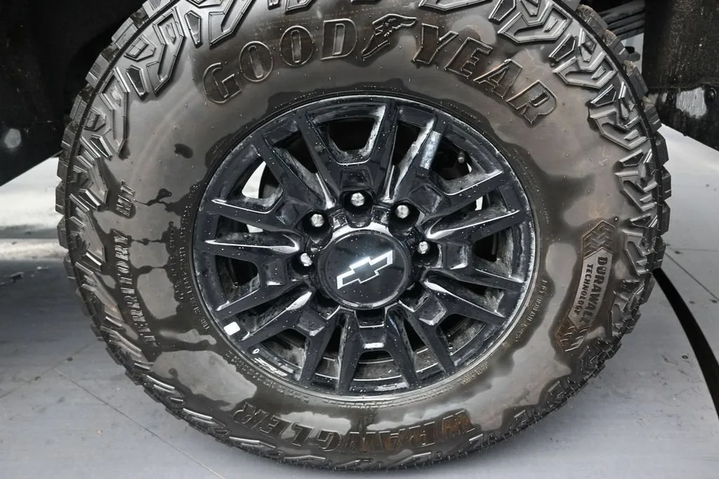 2026 Chevrolet Silverado 2500 HD ZR2 photo 10