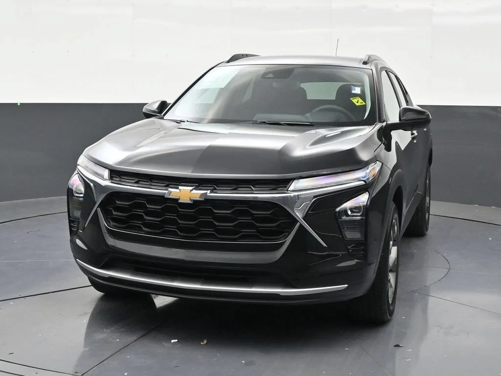 2024 Chevrolet Trax LT photo 8