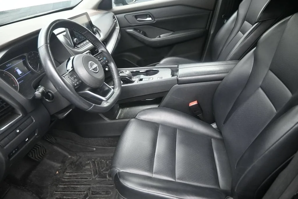 2022 Nissan Rogue SV photo 12