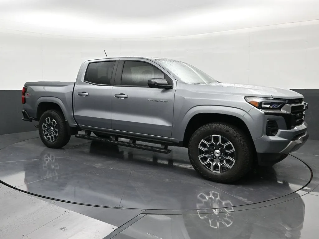 2025 Chevrolet Colorado Z71 photo 7