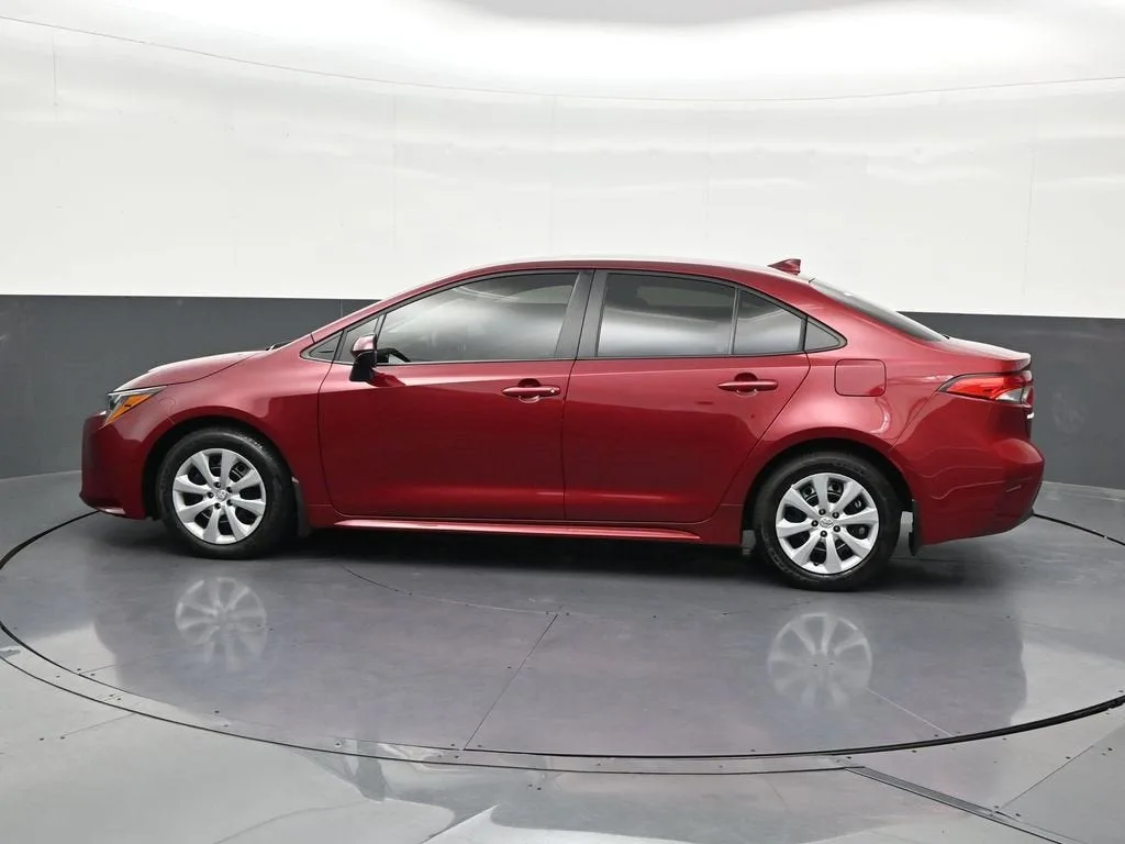 2025 Toyota Corolla LE photo 2