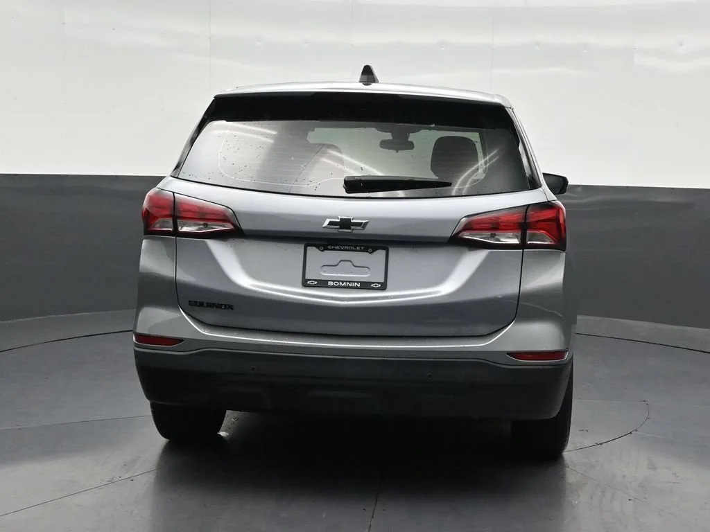 2024 Chevrolet Equinox LS photo 4