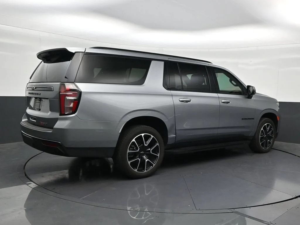 2024 Chevrolet Suburban RST photo 5