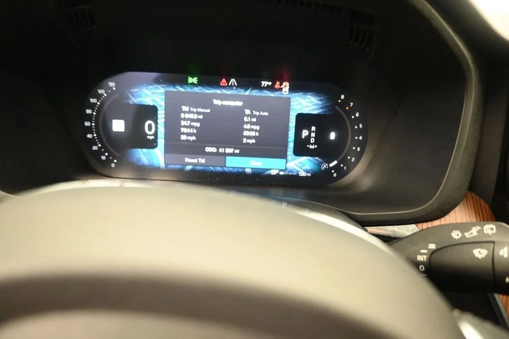 2024 Volvo XC60 B5 Plus Dark Theme photo 10