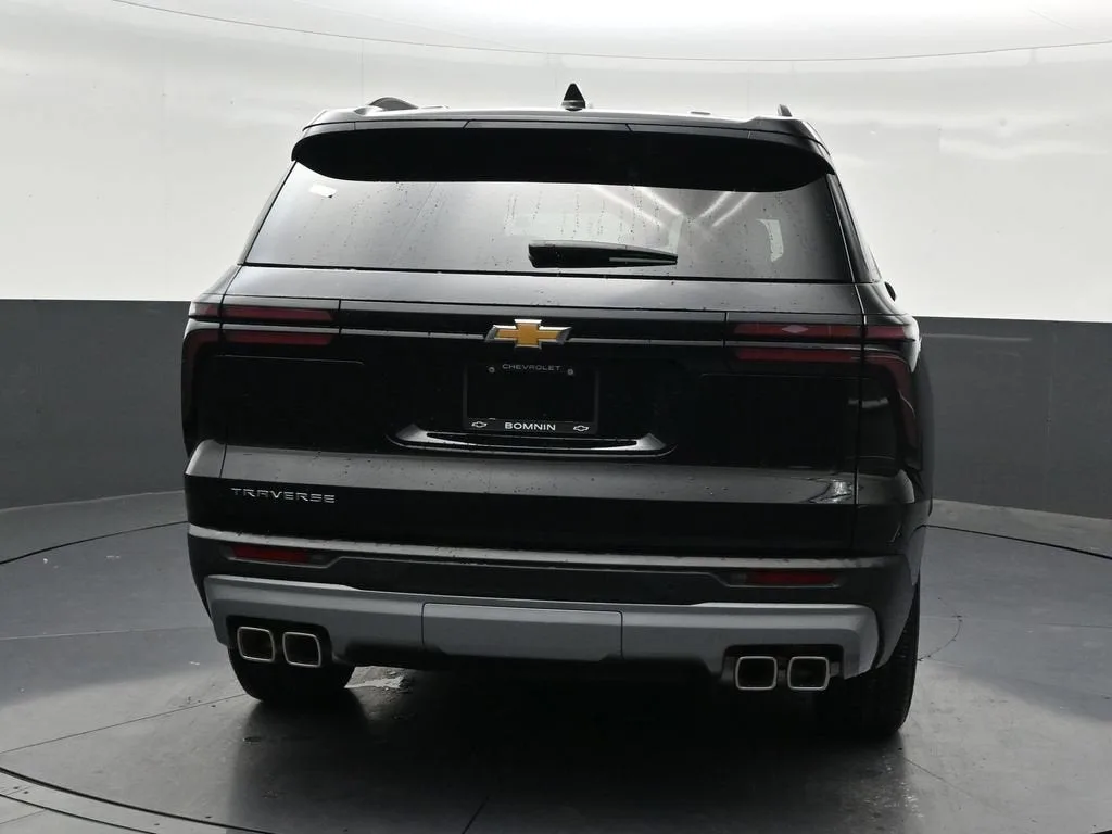 2026 Chevrolet Traverse LT photo 4