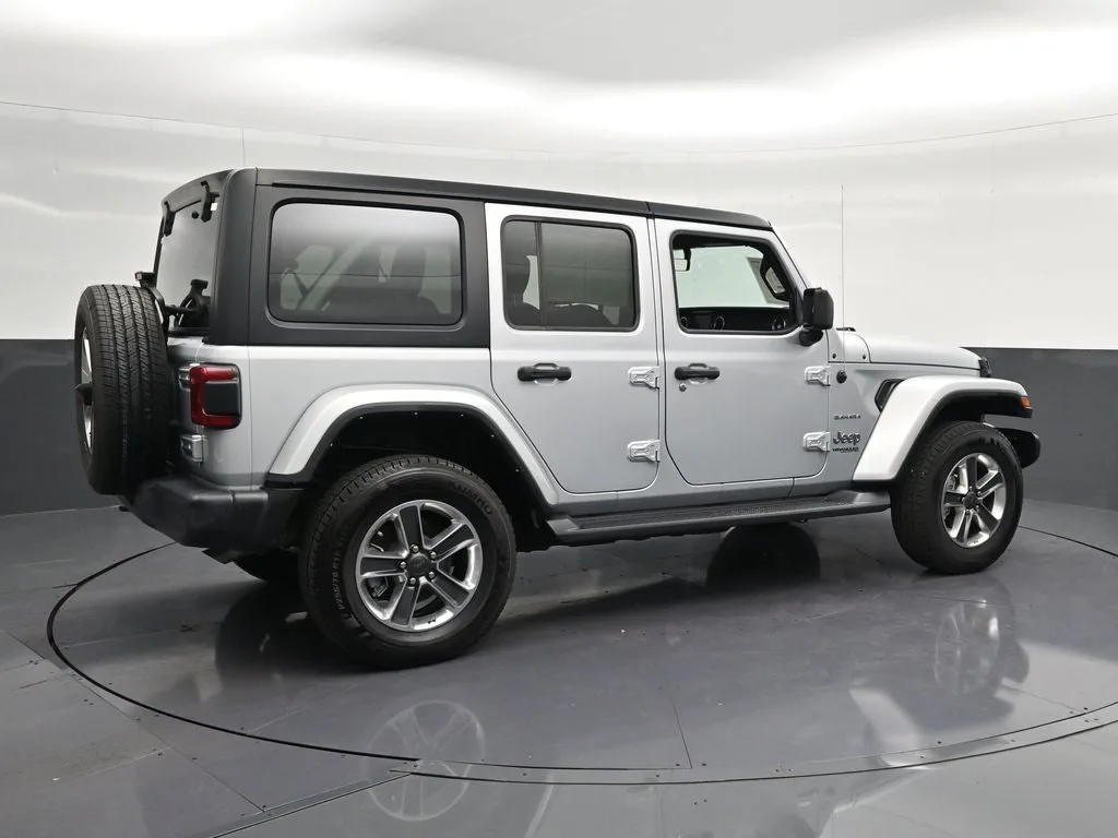 2022 Jeep Wrangler Unlimited Sahara photo 3