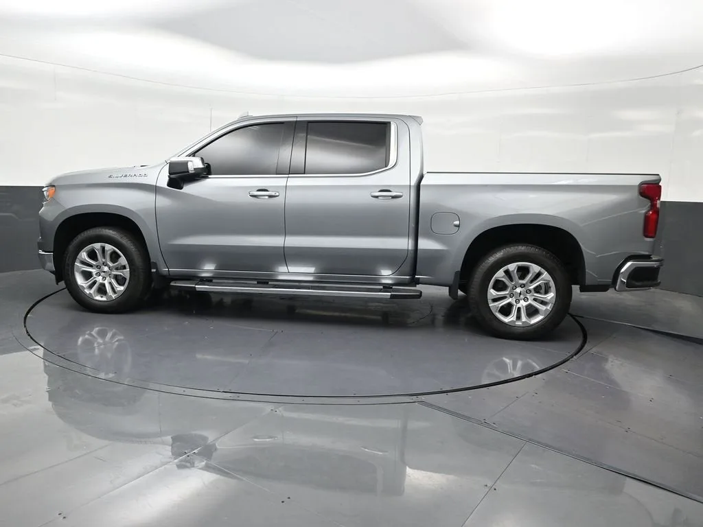 2025 Chevrolet Silverado 1500 LTZ photo 2