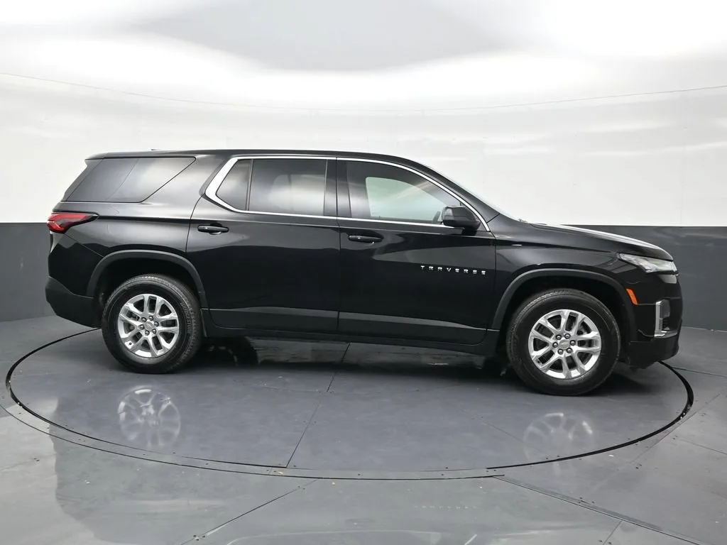 2022 Chevrolet Traverse LS photo 6