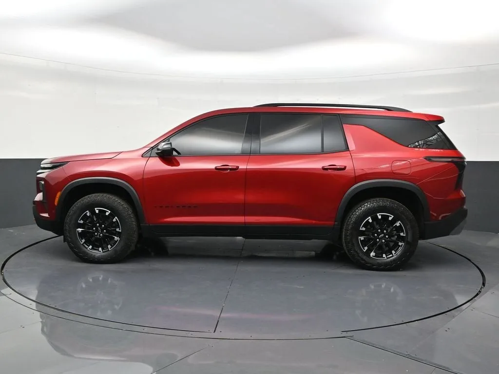 2025 Chevrolet Traverse Z71 photo 2