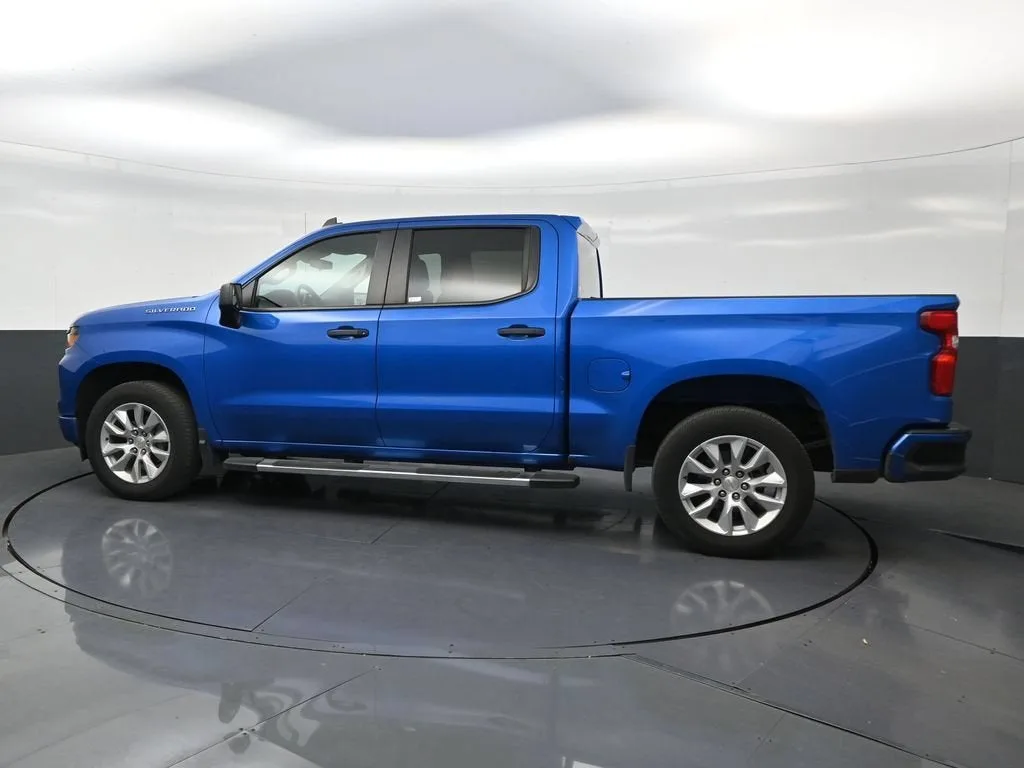 2024 Chevrolet Silverado 1500 Custom photo 2