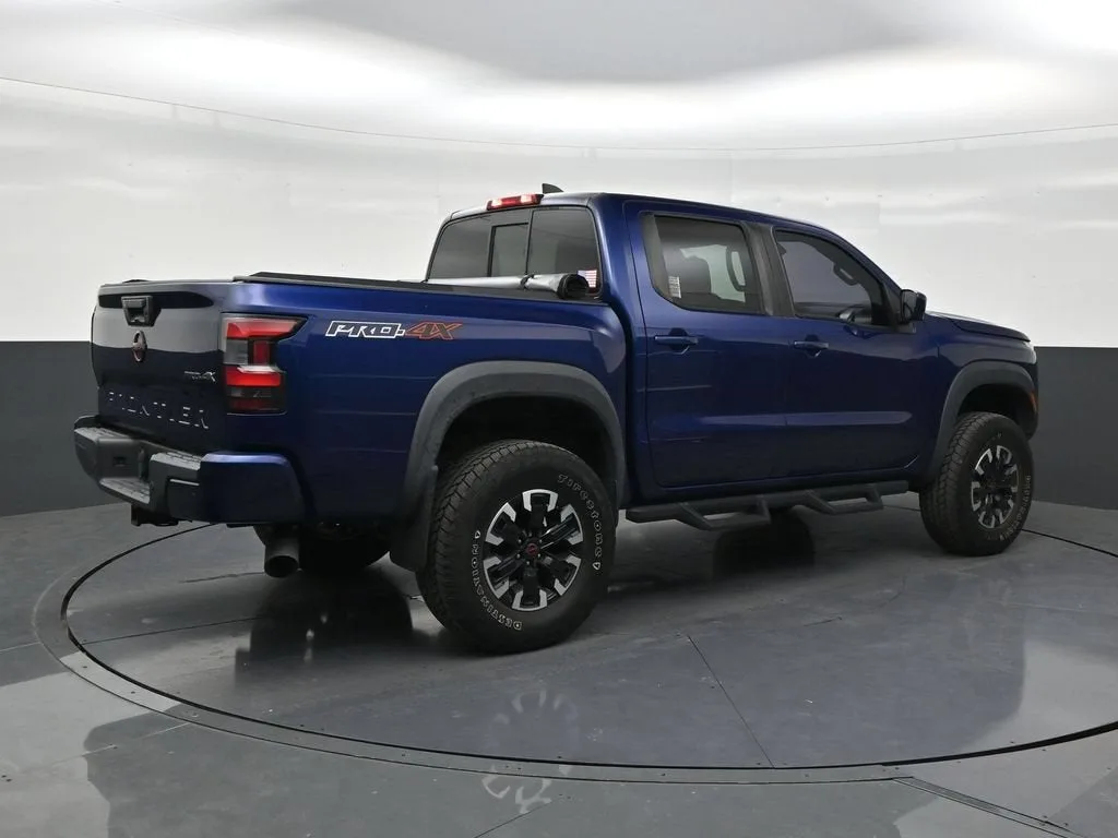 2022 Nissan Frontier Crew Cab PRO-4X 4x4 photo 5