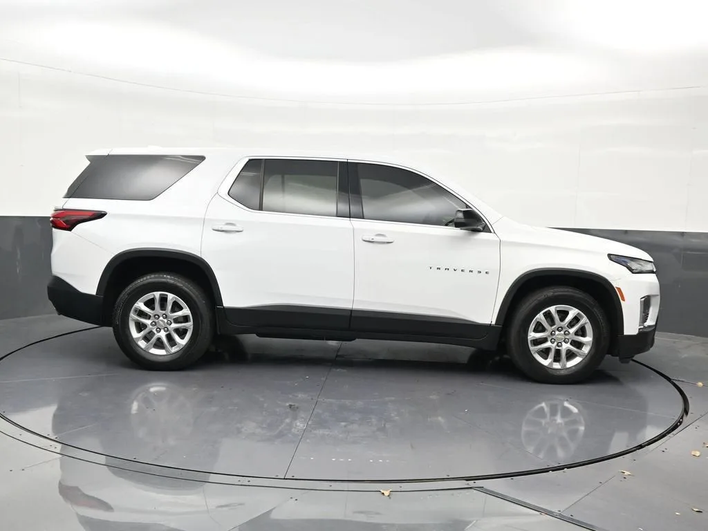 2023 Chevrolet Traverse LS photo 7
