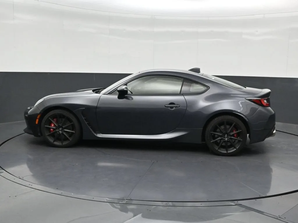 2024 Toyota GR86 2DR AT photo 2