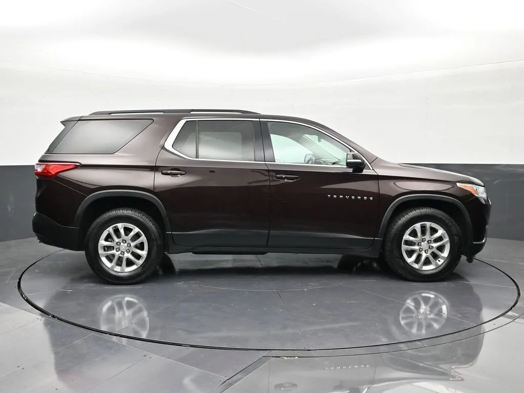 2021 Chevrolet Traverse LT Leather photo 6