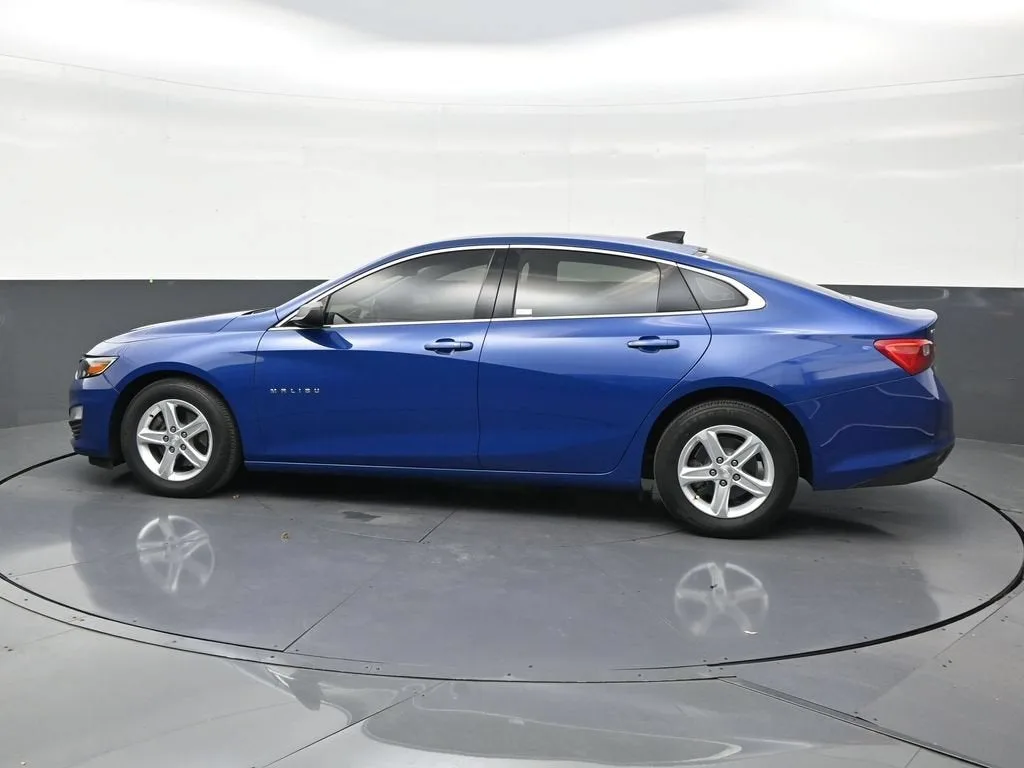 2023 Chevrolet Malibu LS photo 2