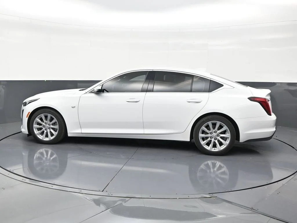 2023 Cadillac CT5 Luxury photo 2