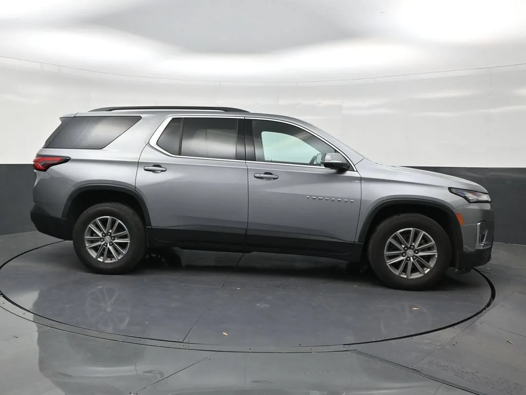 2023 Chevrolet Traverse LT Cloth photo 6