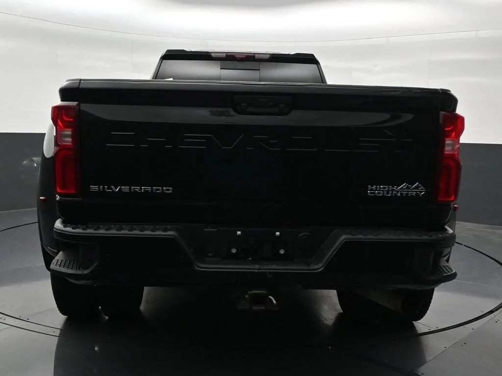2026 Chevrolet Silverado 3500 HD High Country DRW photo 4