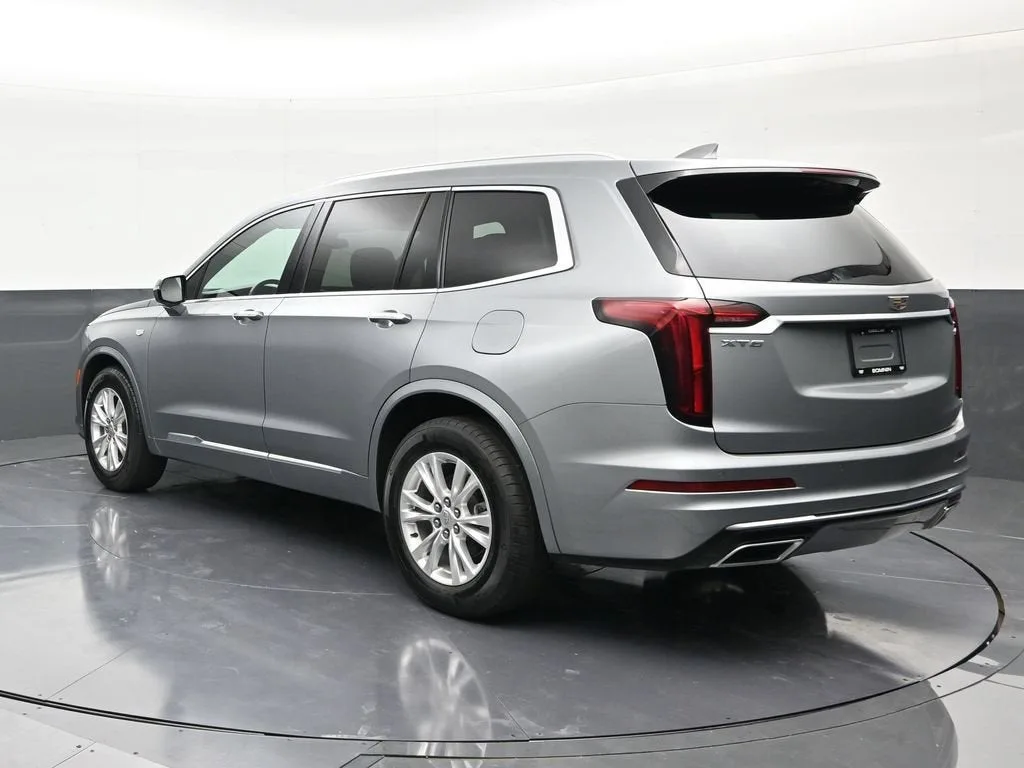 2023 Cadillac XT6 Luxury photo 3
