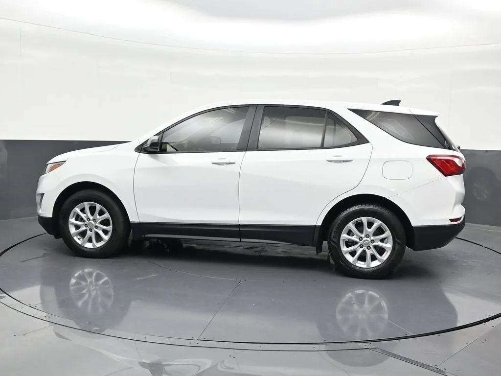 2020 Chevrolet Equinox LS photo 2