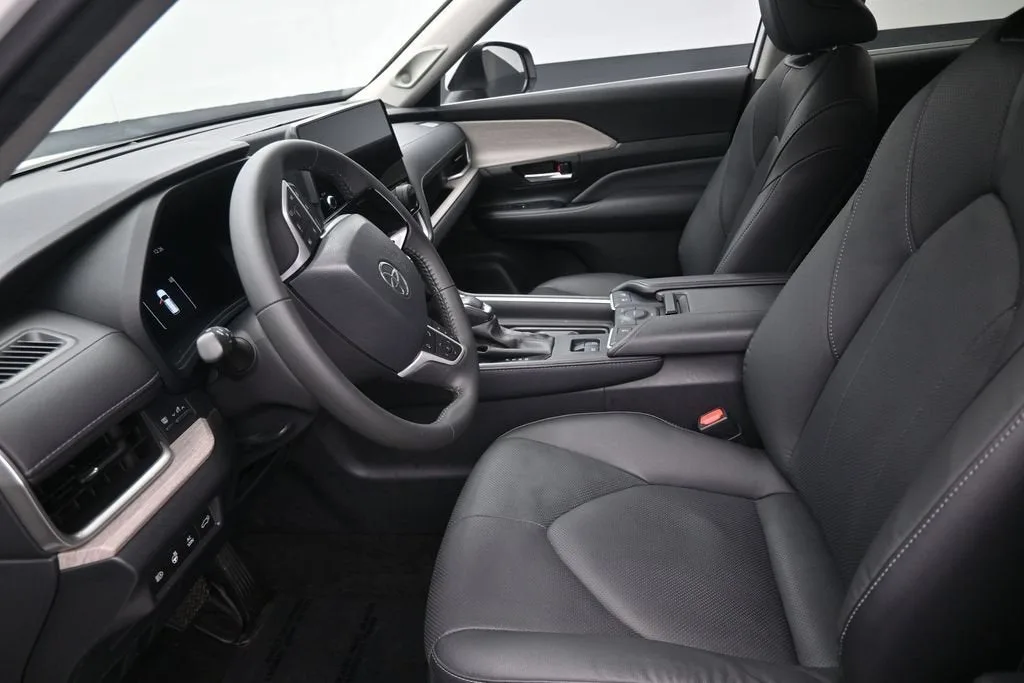 2024 Toyota Grand Highlander Hybrid Limited photo 12