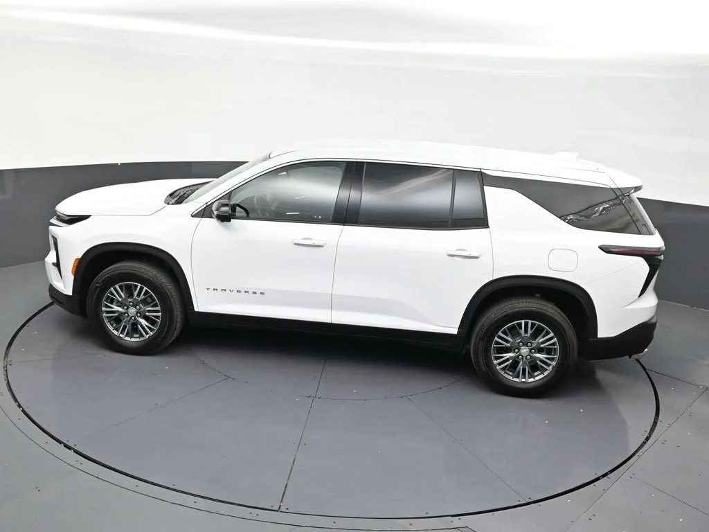 2025 Chevrolet Traverse LT photo 10