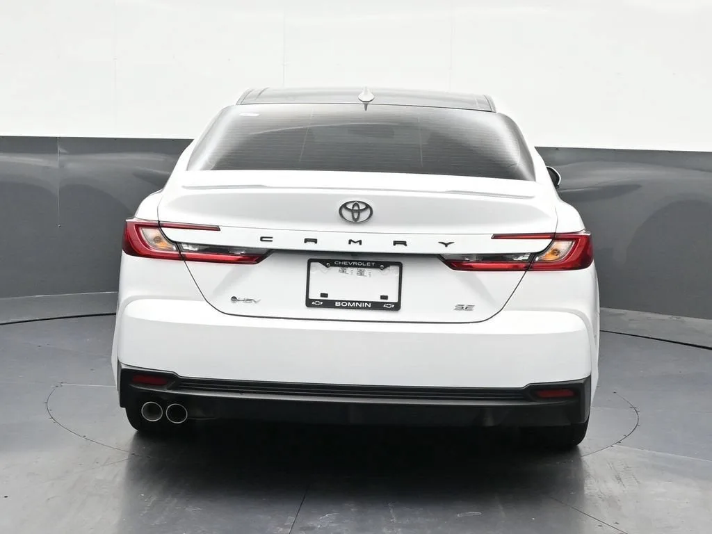 2026 Toyota Camry SE photo 4
