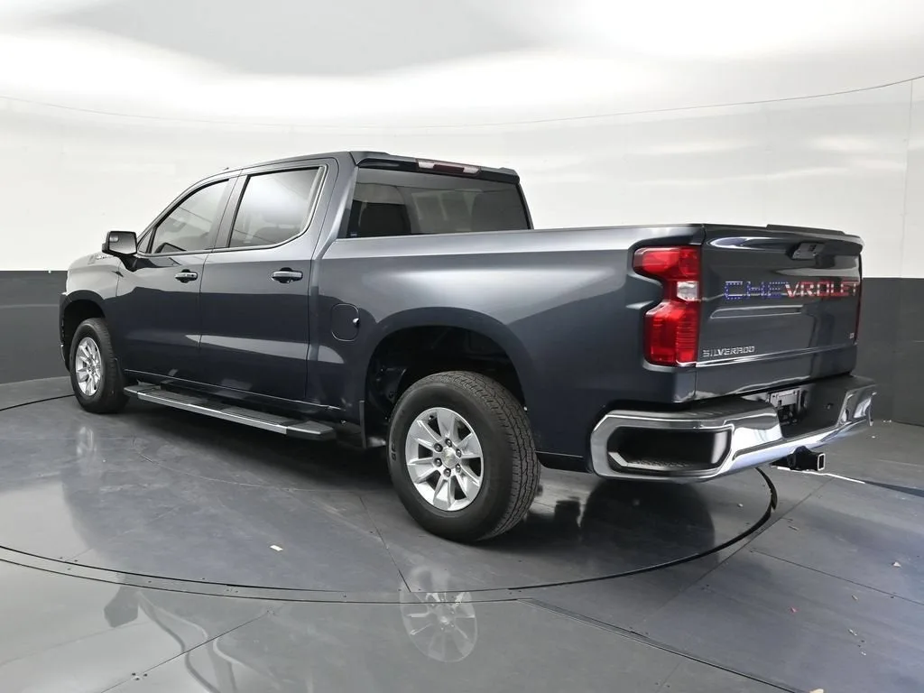 2021 Chevrolet Silverado 1500 LT photo 3