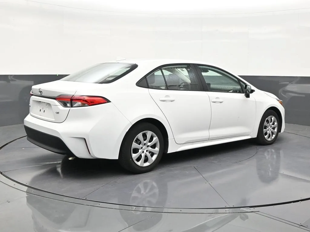 2025 Toyota Corolla LE photo 5
