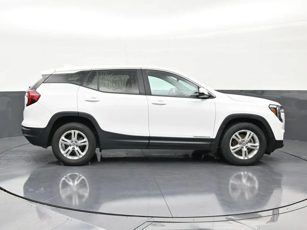 2022 GMC Terrain SLE photo 6