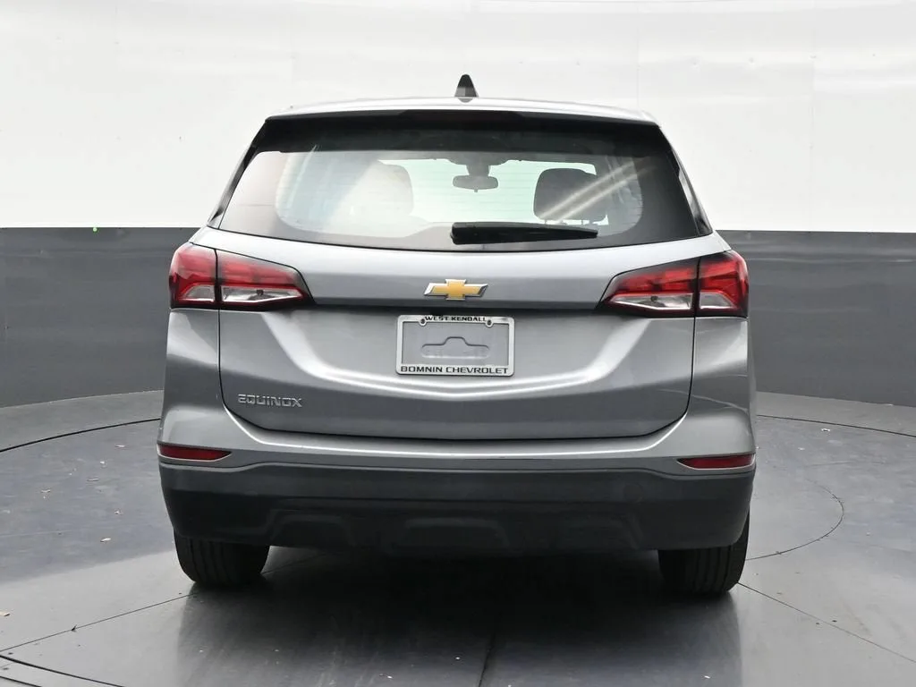 2024 Chevrolet Equinox LS photo 4