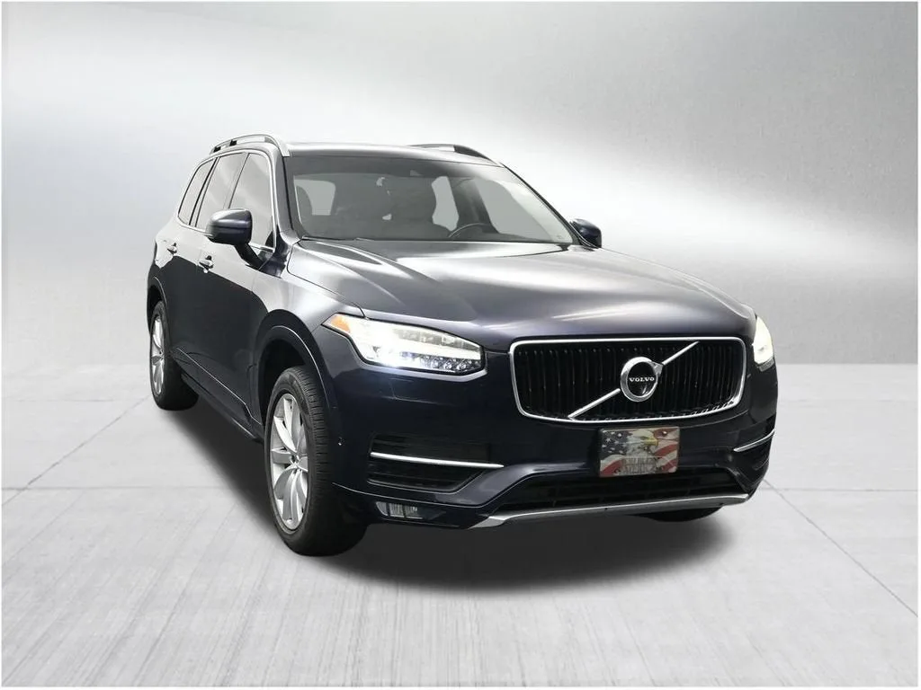 2017 Volvo XC90 T6 Momentum photo 7