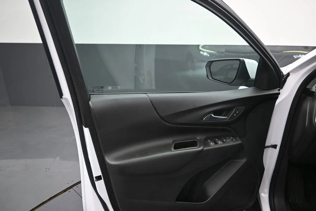 2022 Chevrolet Equinox LT photo 11