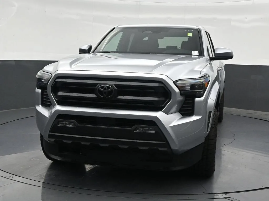 2025 Toyota Tacoma SR5 photo 9