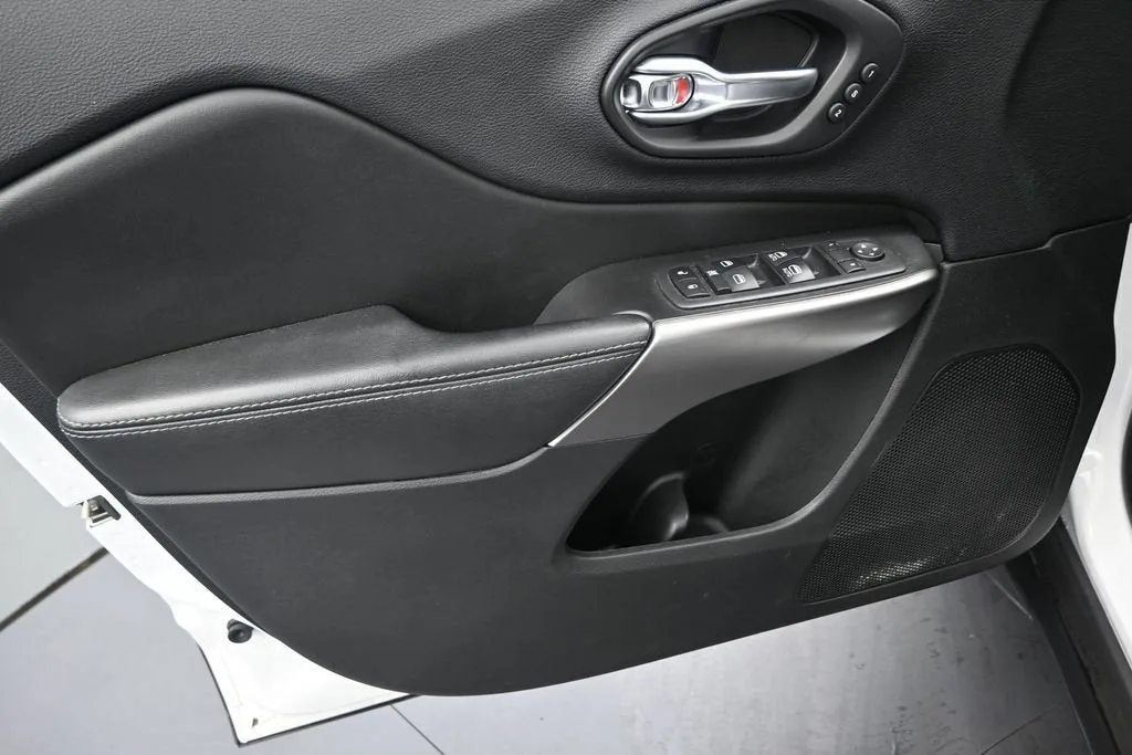 2020 Jeep Cherokee Limited photo 11