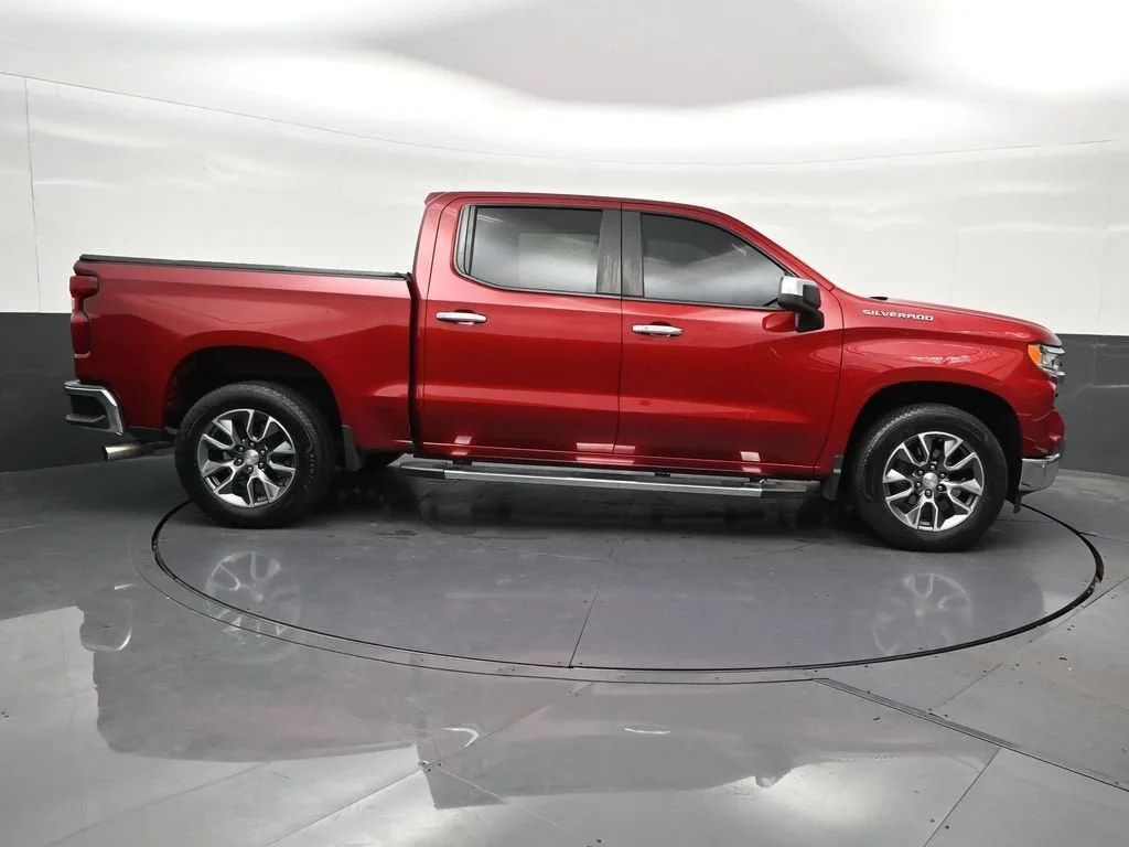 2024 Chevrolet Silverado 1500 LT photo 7