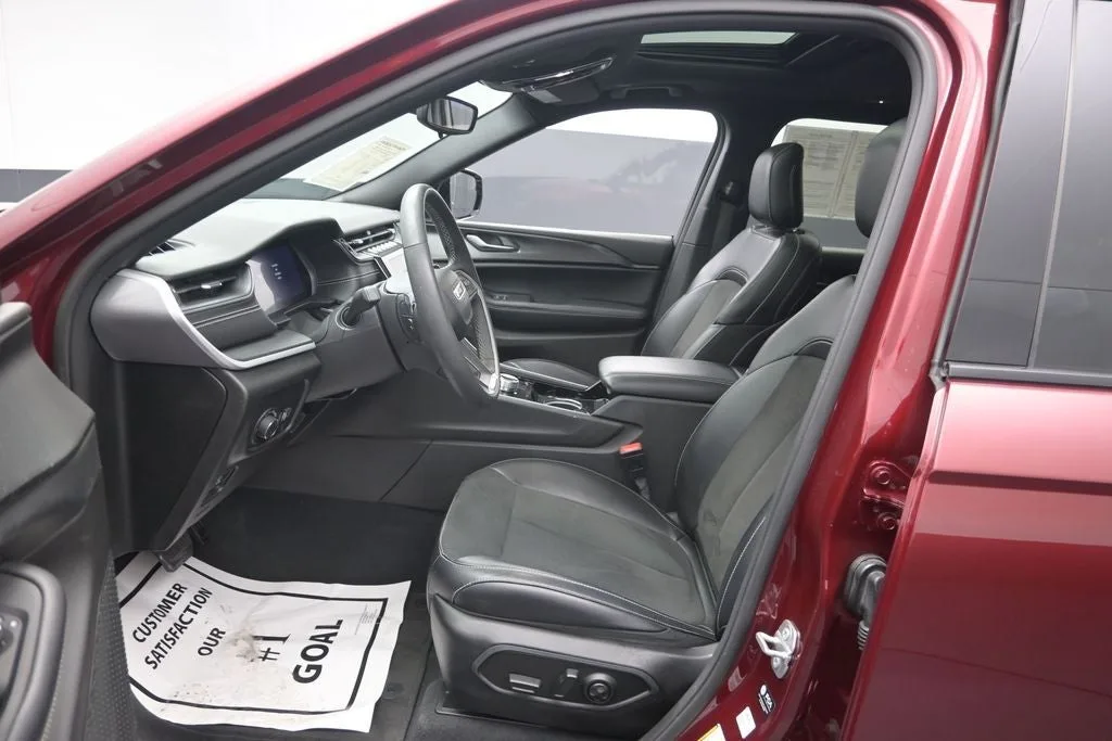 2023 Jeep Grand Cherokee L Altitude photo 10