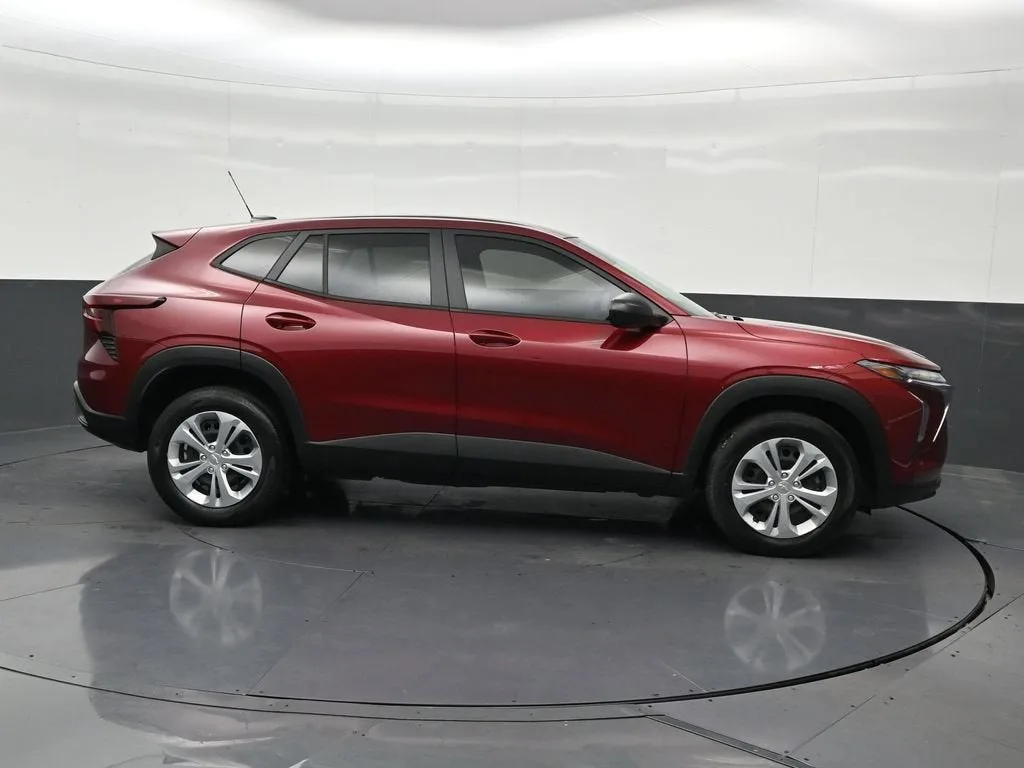 2024 Chevrolet Trax LS photo 7