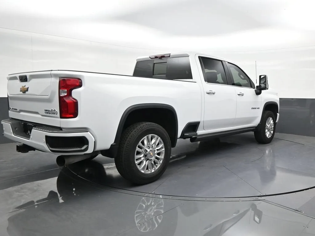 2023 Chevrolet Silverado 2500 HD High Country photo 5