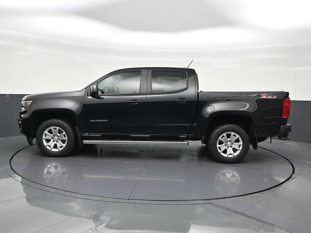 2022 Chevrolet Colorado LT photo 2