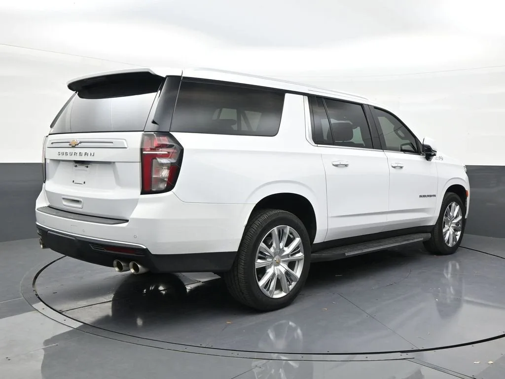 2022 Chevrolet Suburban High Country photo 5