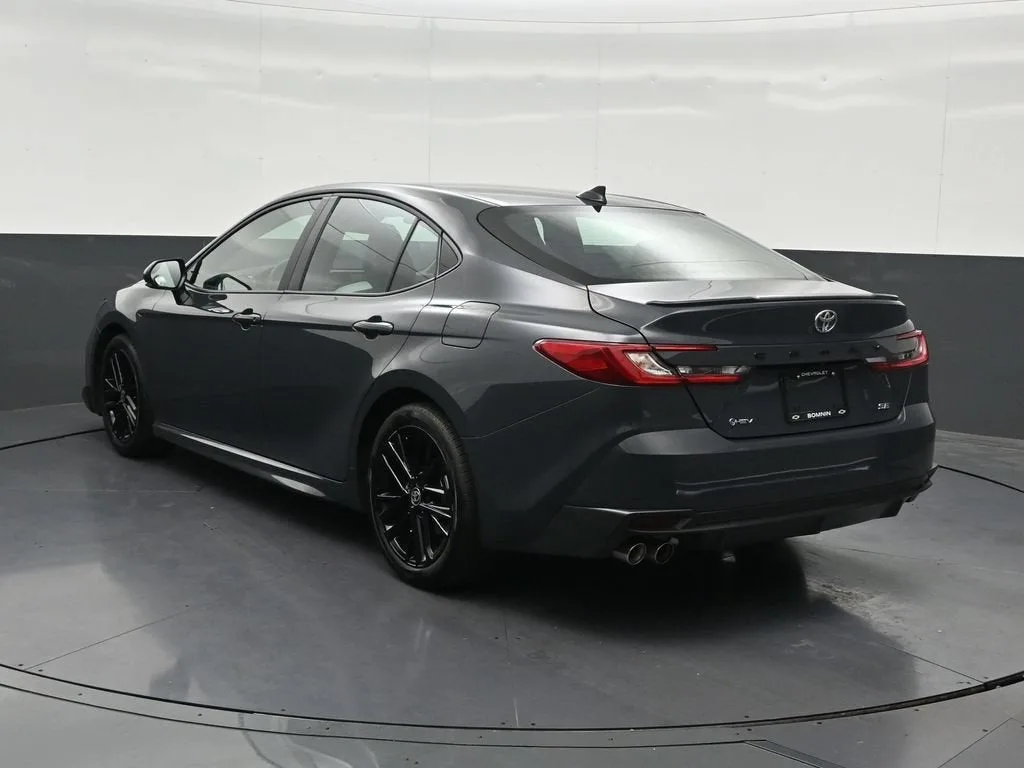2026 Toyota Camry LE photo 3